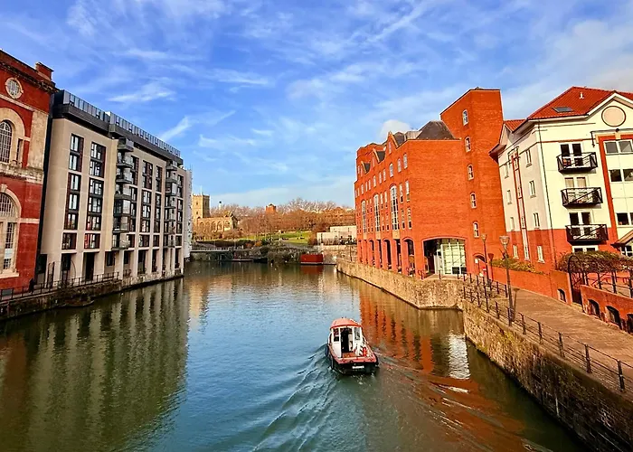 Penthouse River View Apartment With Secure Parking